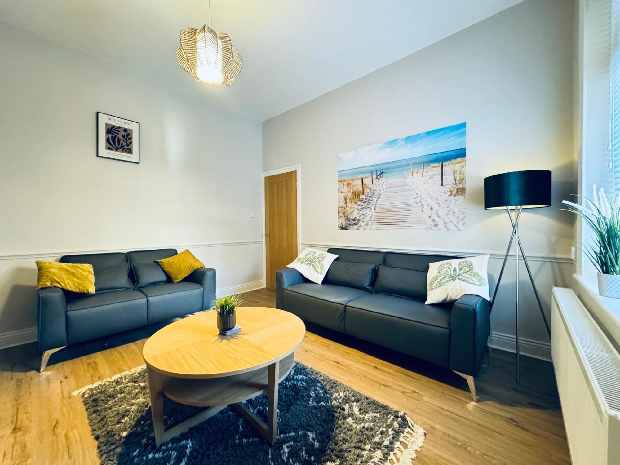 Rockcliffe Retreat, Stylish Coastal Apartment วิทลีย์เบย์ ภายนอก รูปภาพ