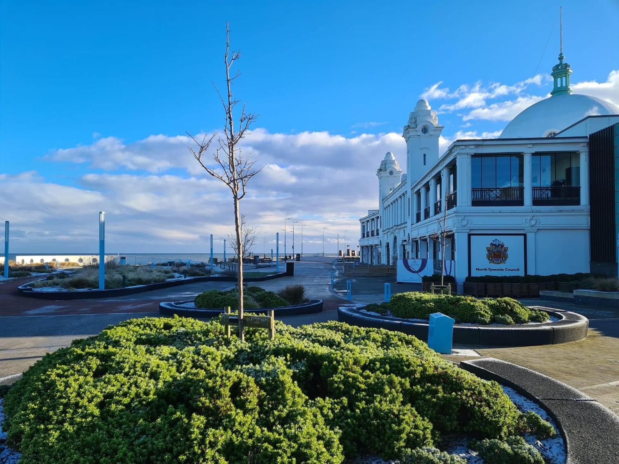 Rockcliffe Retreat, Stylish Coastal Apartment วิทลีย์เบย์ ภายนอก รูปภาพ
